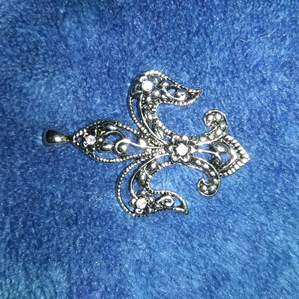 Pendent - Picture 3 of 3